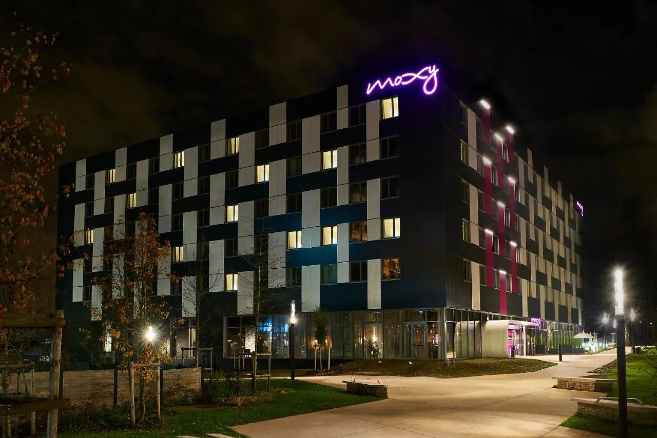 Moxy Paris Charles De Gaulle Airport Hotel Roissy-en-France 3*,